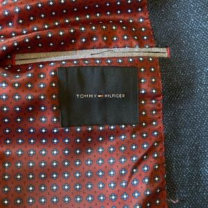 Tommy Hilfiger suit coat. Navy Size 40long